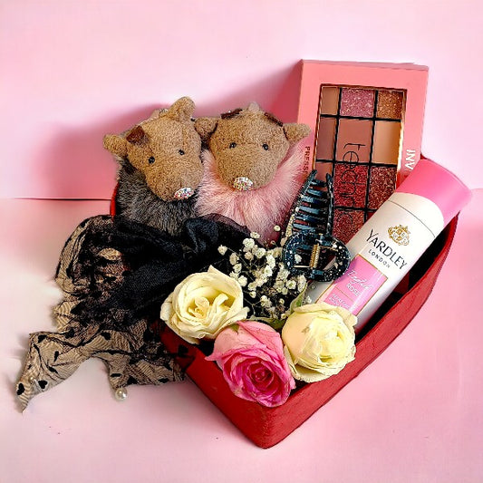 Cute Charm Kit - Keyrings, Perfume, Clip, Eye Shadow, Roses
